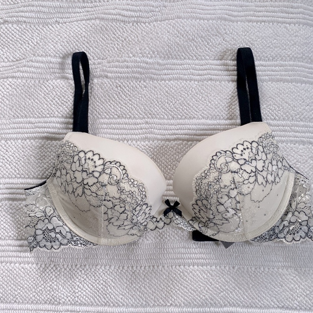 Victoria’s Secret Push Up Lace Bra